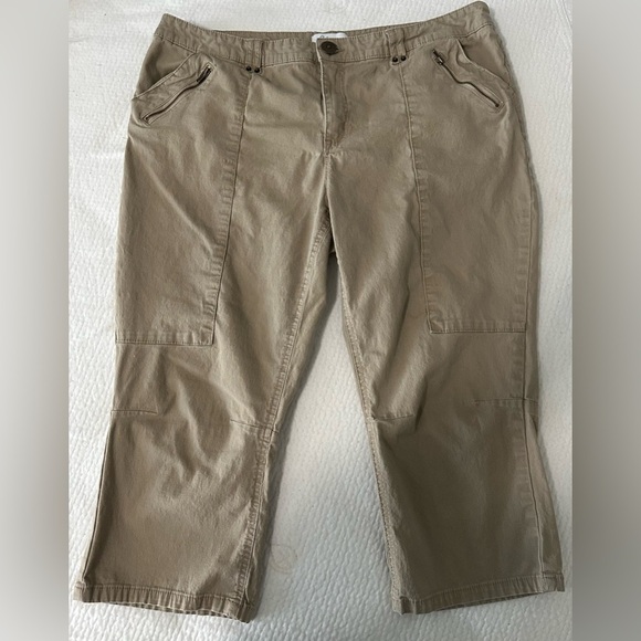 Reitmans Women's Crops Size 15 - Picture 1 of 9